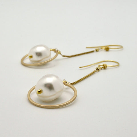 Nugget Gold-Plated Pearl Chain Circle Drop Earrings
